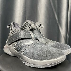NIKE Lebron soldier 12 triple black 8.5 M